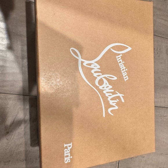 Christian Louboutin “Kate” size 37 patent gloss embossed leather pump - Picture 4 of 16